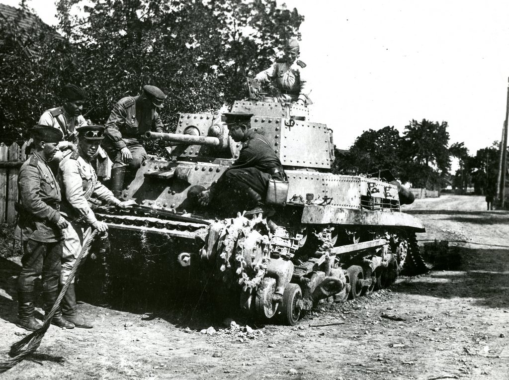 Подбитый немецкий танк.jpg