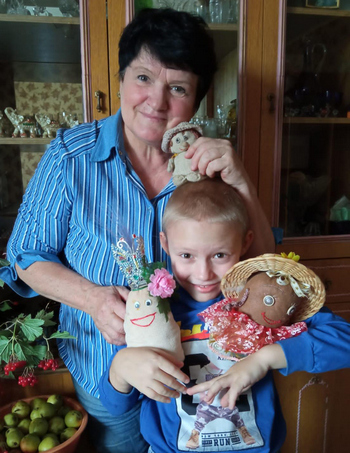 Любовь Георгиевна с внуком Артёмом МАЛ.jpg