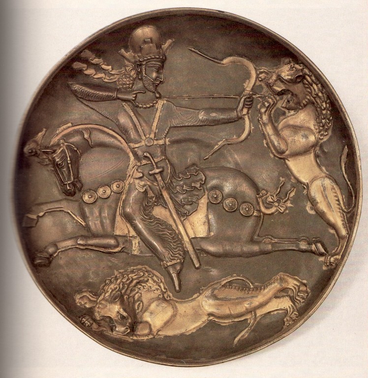 Рис. 4. Шапур II охотится на льва. Блюдо. Иран, между 310-320 гг. Государственный Эрмитаж.jpg