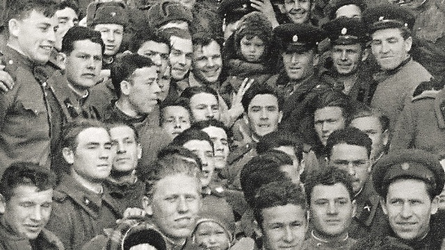 Редкое фото Гагарина в  школьном музее